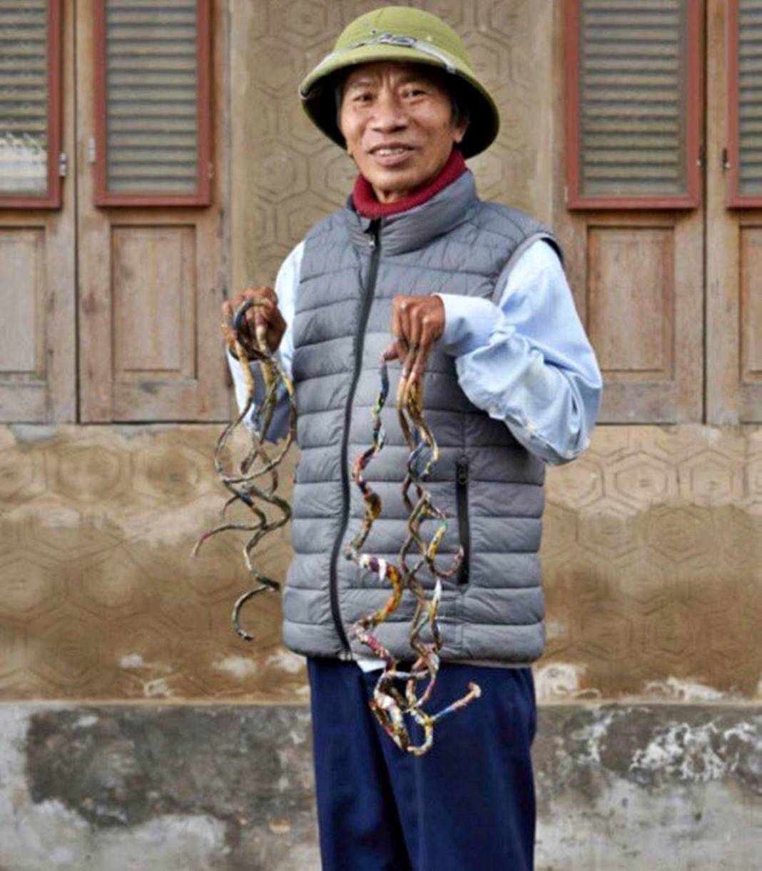 Tırnak mı spaghetti mi! 5,9 metrelik tırnaklarıyla dünya rekoru kırdı 4